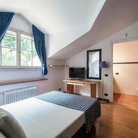 I D'a Charming Penthouse - View- Como- House-130 Mt-2 Double Bedrooms And 2 Double Bathrooms A Spacious Living Room-full Equipped Kitchen-private Garden And Terrace-private Covered Parking 코모