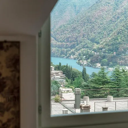 아파트 I D'a Charming Penthouse - View- Como- House-130 Mt-2 Double Bedrooms And 2 Double Bathrooms A Spacious Living Room-full Equipped Kitchen-private Garden And Terrace-private Covered Parking *