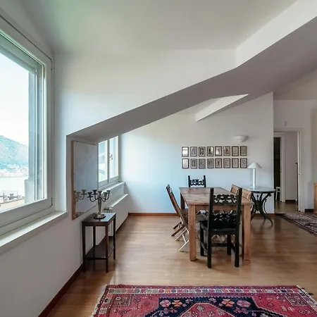 아파트 I D'a Charming Penthouse - View- Como- House-130 Mt-2 Double Bedrooms And 2 Double Bathrooms A Spacious Living Room-full Equipped Kitchen-private Garden And Terrace-private Covered Parking 코모