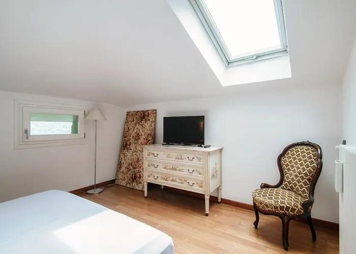 Daire I D'a Charming Penthouse - View- Como- House-130 Mt-2 Double Bedrooms And 2 Double Bathrooms A Spacious Living Room-full Equipped Kitchen-private Garden And Terrace-private Covered Parking *