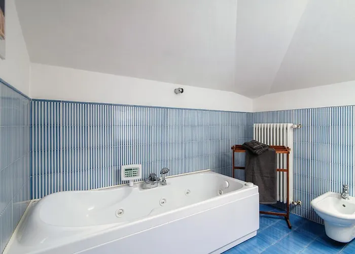 I D'a Charming Penthouse - View- Como- House-130 Mt-2 Double Bedrooms And 2 Double Bathrooms A Spacious Living Room-full Equipped Kitchen-private Garden And Terrace-private Covered Parking * Como