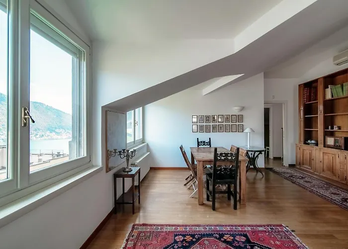 Daire I D'a Charming Penthouse - View- Como- House-130 Mt-2 Double Bedrooms And 2 Double Bathrooms A Spacious Living Room-full Equipped Kitchen-private Garden And Terrace-private Covered Parking Como