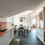 Apartman I D'a Charming Penthouse - View- Como- House-130 Mt-2 Double Bedrooms And 2 Double Bathrooms A Spacious Living Room-full Equipped Kitchen-private Garden And Terrace-private Covered Parking Como