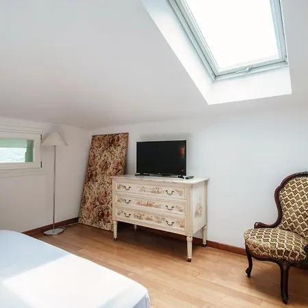 Apartamento I D'a Charming Penthouse - View- Como- House-130 Mt-2 Double Bedrooms And 2 Double Bathrooms A Spacious Living Room-full Equipped Kitchen-private Garden And Terrace-private Covered Parking *