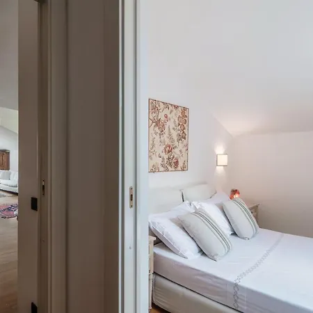 I D'a Charming Penthouse - View- Como- House-130 Mt-2 Double Bedrooms And 2 Double Bathrooms A Spacious Living Room-full Equipped Kitchen-private Garden And Terrace-private Covered Parking Apartment Como