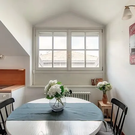 شقة I D'a Charming Penthouse - View- Como- House-130 Mt-2 Double Bedrooms And 2 Double Bathrooms A Spacious Living Room-full Equipped Kitchen-private Garden And Terrace-private Covered Parking كومو