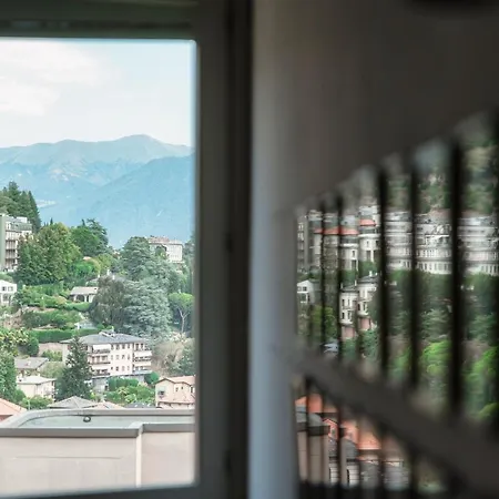 شقة I D'a Charming Penthouse - View- Como- House-130 Mt-2 Double Bedrooms And 2 Double Bathrooms A Spacious Living Room-full Equipped Kitchen-private Garden And Terrace-private Covered Parking
