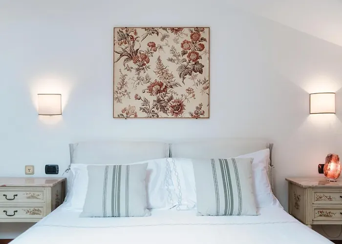 דירה I D'a Charming Penthouse - View- Como- House-130 Mt-2 Double Bedrooms And 2 Double Bathrooms A Spacious Living Room-full Equipped Kitchen-private Garden And Terrace-private Covered Parking קומו