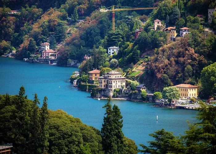 דירה I D'a Charming Penthouse - View- Como- House-130 Mt-2 Double Bedrooms And 2 Double Bathrooms A Spacious Living Room-full Equipped Kitchen-private Garden And Terrace-private Covered Parking קומו