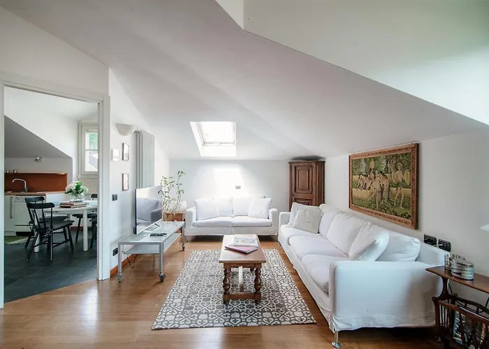 I D'a Charming Penthouse - View- Como- House-130 Mt-2 Double Bedrooms And 2 Double Bathrooms A Spacious Living Room-full Equipped Kitchen-private Garden And Terrace-private Covered Parking * קומו