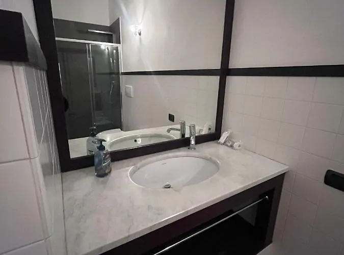 I D'a Charming Penthouse - View- Como- House-130 Mt-2 Double Bedrooms And 2 Double Bathrooms A Spacious Living Room-full Equipped Kitchen-private Garden And Terrace-private Covered Parking דירה קומו