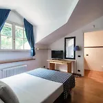I D'a Charming Penthouse - View- Como- House-130 Mt-2 Double Bedrooms And 2 Double Bathrooms A Spacious Living Room-full Equipped Kitchen-private Garden And Terrace-private Covered Parking Como