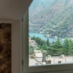 Apartmán I D'a Charming Penthouse - View- Como- House-130 Mt-2 Double Bedrooms And 2 Double Bathrooms A Spacious Living Room-full Equipped Kitchen-private Garden And Terrace-private Covered Parking *